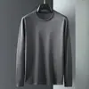 Camiseta masculina de manga comprida, camada interna de outono masculina, camiseta básica solta e elástica, camiseta masculina estampada estilo coreano ins