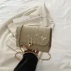 Bolsa de Palha Trançada da Moda para Mulheres 2026 Novo Estilo Fresca Floral Trançada Bolsa Sela Fashionable Ombro Transversal Versátil