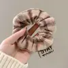 Goma para el pelo floral marrón, elegante y a la moda, con diseño de cuadros para mujer, nuevo estilo 2026, accesorio para el pelo de tela de alta calidad
