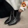 Botas femininas curtas minimalistas Maillard em couro bovino super macio 2026 novo bico quadrado salto baixo Chelsea botas femininas justas