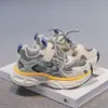 Zapatos tipo "dad shoes" deportivos de dos tonos para niños, nuevos zapatos de otoño 2026 al por mayor, zapatillas de estudiante para niños y niñas