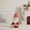 Nuevos adornos navideños de peluche elásticos: Sombreros a cuadros rojos y dorados chapados en oro, figuras de Papá Noel, muñeco de nieve y renos en posición sentada para Navidad