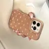 Otoño e Invierno Marrón Retro Terciopelo Flor Adecuado para Apple Iphone17 Funda de Teléfono Cobertura Total 16Pro Nuevo Modelo 14 Gama Alta