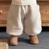 Estilo Coreano Invierno Niña Sombrero de Pico con Pompón Suéter Tejido Rayado Elegante Pantalones de Felpa Gruesos Versátiles para Niños