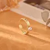 Anel Popular Liso com Padrão de Onda, Design de Nicho, Luxo Leve, Sensação de Alta Qualidade, Anéis de Casal com Pérolas de Água Doce, Anel Aberto Exquisito