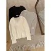 Camisa Base Tricotada Gola V Renda Damasco Estilo Francês para Mulheres, Outono e Inverno, Luxo Leve, Toque de Alta Qualidade, Corte Justo, Top que Valoriza