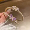 Pulseira Aberta Borboleta Abelha Gipsofila Coreana de Nicho Versátil Joia de Mão Pequena e Fresca para Mulheres com Detalhe em Zircônia