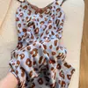 Bata de tirantes con estampado de leopardo French Fashion Pure Lust para mujer 2025 Verano Amigable con la piel Seda de hielo Talla grande Falda para el hogar Se puede usar en el exterior