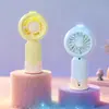 Nuevo Ventilador Portátil Mini Color Macarrón para Dormitorio Estudiantil con Soporte para Teléfono Móvil y Función de Carga