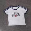Tops personalizados de moda con bordado de letras de Londres, cuello redondo a rayas, hombro regular, camiseta versátil de manga corta para hombres y mujeres