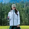 Chaqueta tres en uno de carcasa dura, a prueba de viento e impermeable, estilo Road Runner, color Aurora Tan, para mujer, ropa de trabajo personalizable para hombre
