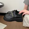 Mocassins de Velcro estilo britânico para mulheres, novidade outono 2026, versáteis, slip-on, sapatos de couro com sola grossa, vintage