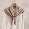 Novo cachecol de outono e inverno, moda, quente, macio e luxuoso, cor sólida, com franjas no pescoço, cachecol triangular para ser usado sobre um grande xale