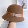 Sombrero de Pescador Elegante de Lana con Pedrería para Mujer Invierno Nuevo Casual Versátil Sombrero de Cubo Lujo Ligero Elegante Sombrero de Cubo Moderno