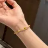 Pulseira Pétala de Rosa Igual da Xiaohongshu, Alta Qualidade, Requintada, Luxuosa, Moderna e Versátil, Joia de Mão Elegante Exquisita