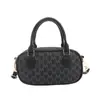 El popular bolso de mano retro cuadrado pequeño de este año para mujer es el nuevo modelo de otoño 2026 con estampado de letras, adecuado para ir al trabajo como bolso de hombro o bolso cruzado.
