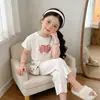 Conjunto de Verano Estilo Coreano para Niñas, Dulce Forma de Corazón con Cara Sonriente, Nuevo Top de Manga Corta, Elegante Conjunto de Dos Piezas para Niños con Pantalones Cortos