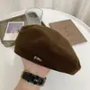 Novo Boina Estilo Francês para Mulheres, Chapéu Artista da Moda com Logo de Metal, Chapéu Octogonal Artístico Versátil Vintage Que Faz o Rosto Parecer Menor, Tendência