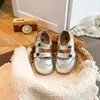 Zapatos de piel para niña otoño nuevo estilo zapatos de princesa para niño suela suave zapatos para bebé estilo británico zapatos pequeños de piel niñas
