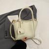 Bolsa Cesta de Legumes Portátil de Couro Macio Moda Estilo Coreano Bolsa Balde Nova para Mulheres de Aparência Sofisticada Nicho Bolsa de Ombro Único Transversal