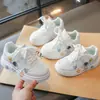 Tênis Infantis Meninos e Meninas 2026 Sola Macia Primavera e Outono Tendência Nova Moda Campus Sapatos Brancos Tênis Esportivo Sapatos Casuais