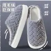 Sapatos de algodão de cano alto para mulheres, botas de neve quentes de inverno 2026, pantufas de algodão antiderrapantes e confortáveis com sola grossa para casa/interior, tipo slip-on
