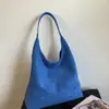 Bolso de hombro de gamuza estilo Dongdaemun coreano, gran capacidad, estilo HOBO de moda, simple y moderno, diseñado para mujeres, y se puede llevar debajo del brazo
