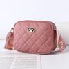 Bolso de mujer de comercio exterior transfronterizo 2025 primavera nueva moda bolso cuadrado pequeño de hombro ancho diagonal estilo pequeño fragante bolso al por mayor