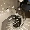Lámpara de araña colgante para escaleras abiertas, nuevo modelo 2026, cristal, para villas, escaleras de caracol, lámpara larga de alto nivel para loft dúplex