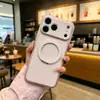 Adequado para Apple 18 Pro Max, capa de celular fosca com sensação de pele com suporte magnético giratório, capa protetora com furo de precisão para iPhone 17