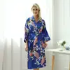 Pijama de seda sintética para mujer explosiones Amazon satén Pavo real bata larga ropa de casa bata fina venta al por mayor