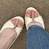 Sandalias Blancas Elegantes de Estilo Coreano con Punta Abierta Impresionantes para Mujer, Nuevo Modelo de Verano 2026, Adecuadas para Usar con Vestidos, con Tacones Finos y Tacones Altos
