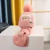 Novo Conjunto de Chapéu de Tricô de Urso com Forro de Algodão para Aquecimento, Chapéu e Cachecol para Bebês, Coleção de Inverno 2025