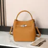 Primeira Camada Couro Bovino Cesta de Vegetais Bolsa Balde Feminina Couro Genuíno 2026 Nova Versátil Alta Qualidade Bolsa de Ombro Única Bolsa de Mão Transversal Bolsa Feminina