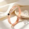 Pulseira de trevo de quatro folhas em camada dupla, não desbota, luxo leve, cravejada de diamantes, bracelete com abertura de mola, versátil para o uso diário, presente