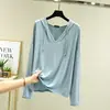 Camiseta de manga comprida com capuz e decote V para tamanhos grandes, de algodão modal, para mulheres, corte solto, base lisa, suéter fino de cor sólida