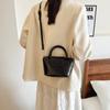 Moda Bolsa Pequena Portátil Feminina 2024 Novo Design de Nicho Bolsa Crossbody Outono Casual All-match Bolsa de Ombro para Viajantes