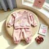 Conjunto Feminino 2026 Novo Estampa de Desenho Animado Gola Redonda Moletom Primavera e Outono Novo Fofo Calça Jogger Solta Conjunto de Duas Peças
