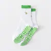 Calcetines de Yoga para Mujer de Media Pantorrilla con Pegamento Antideslizante Encaje de Hongo Bordado de Cereza Calcetines Profesionales para Entrenamiento Correr Pilates