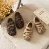 Zapatos de piel estilo princesa para niña, nueva colección de verano y otoño, con diseño de lazo, punta fina y suela suave, adecuados para actuaciones y baile