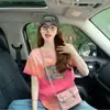 Diseño de algodón puro con divertida camiseta de manga corta tipo graffiti para mujer, nuevo modelo 2026, degradado colorido, top holgado casual ajustado