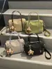 Bolsa de Ombro e Transversal Versátil Leve de Design de Nicho de Grande Capacidade, Moda Simples 2026 para o Trabalho