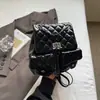 Mochila Bolsa Sapo de Couro Encerado a Óleo 2025 Nova Bolsa Acolchoada de Corrente Pequena Fragrância Moda de Luxo Acessível Bolsa de Viagem