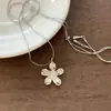 Novidade de Verão _ Colar Flor Prata Estilo Coreano para Mulheres, Design Único, Corrente Exquisita para Clavícula, Joia Fashion e Versátil
