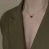 Collar retro francés de alta calidad, versátil, con diseño de corazón, no se decolora, diseño minoritario, rojo de Año Nuevo, cadena para clavícula de acero de titanio para mujer