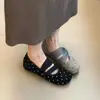 Outono de 2026 Novo Lenço de Seda de Bolinhas Moda Confortável Feminino Cabeça de Manga~Sapatilhas Mary Janes Sapatilhas Baixas~