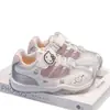 Zapatos para Niña Zapatos Deportivos Primavera y Otoño Malla Estilo Popular 2026 Nuevos Elegantes Versátiles Zapatos Forrest Gump para Niños Zapatos para Bebé