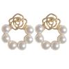 Pendientes de flores huecas de doble capa, pendientes de diseño de camelia vintage francesa, pendientes nuevos de temperamento de perla al por mayor