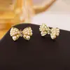 Aretes de Perlas Aguja de Plata de Alta Calidad, Elegantes de Mariposa de Nicho a la Moda, Aretes de Alta Gama, Aretes Versátiles Retro Franceses