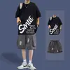 Conjunto casual de verão para homens, conjunto moderno de shorts de manga curta, combinado com uma camiseta jovem para um look de duas peças descolado e estiloso